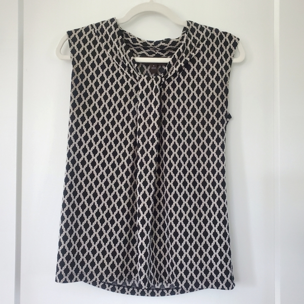 Patterned Sleeveless Blouse